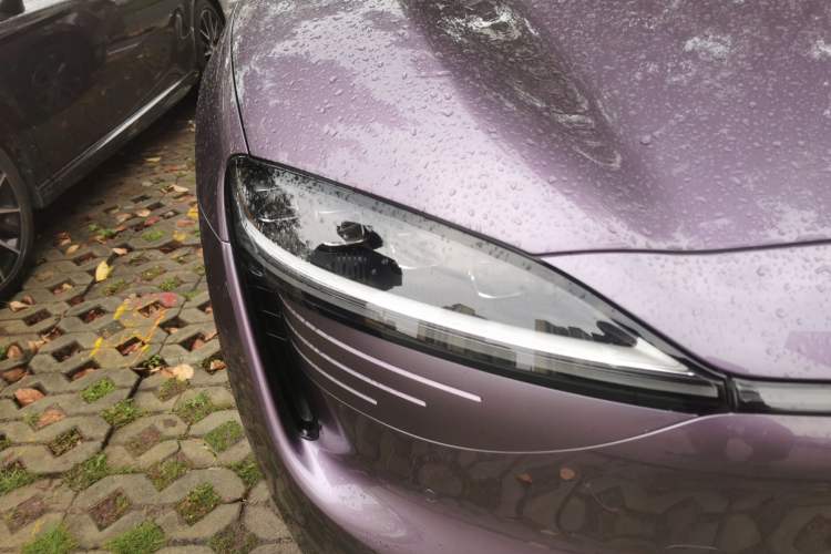 Used Hima Luxeed R7 2024 All-Electric 736 km Ultra Right Front Headlight