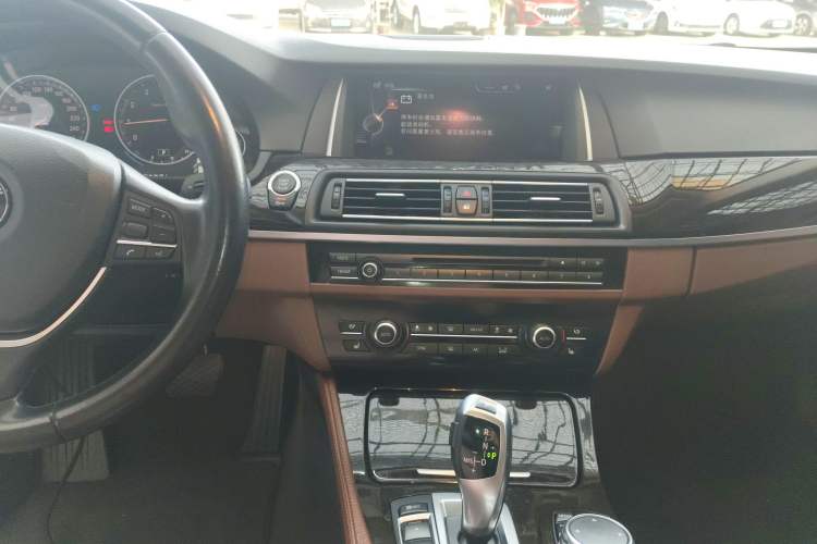 Used BMW 5 Series 2014 528Li Leading Model
