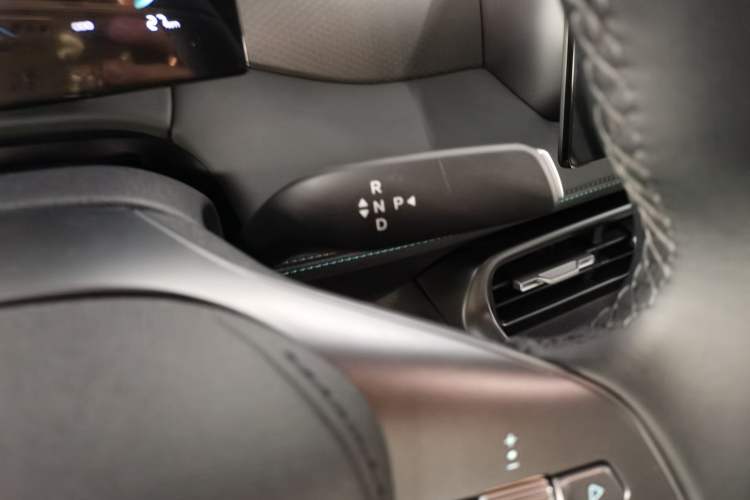 Used BYD Qin PLUS  Gear Lever