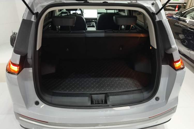 Used AION Y 2023 Plus 510 Smart Edition Trunk