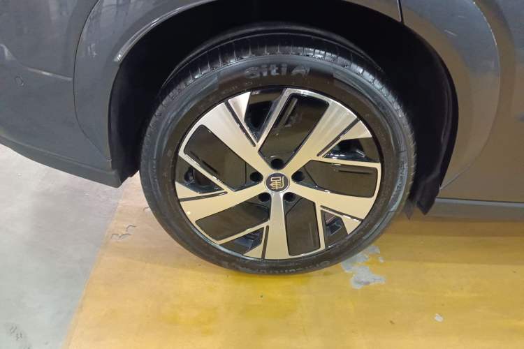 Used BYD Tang L 2025 EV with 670 km Range LiDAR and Premium Features Exterior 5