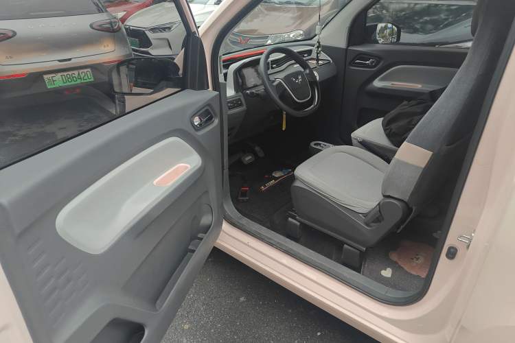 Used Wuling Hongguang MINIEV 2021 Macaron Fashion Model Lithium Iron Phosphate Driver Seat