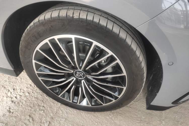 Used BYD Han 2025 DM-i Intelligent Driving Edition 125KM LiDAR Flagship Model Right Front Wheel Hub