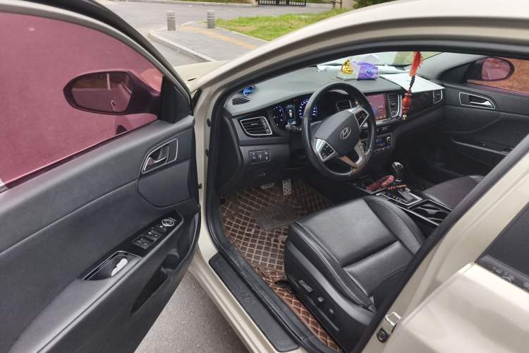 Used Hyundai Mistra 2014 1.8L Automatic Deluxe DLX Model Driver Seat