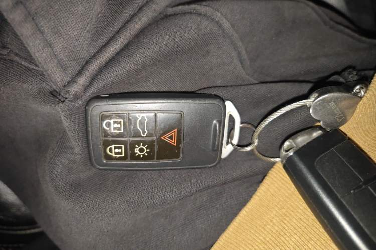 Used Volvo V40 2013 2.0T Zhiya Edition Vehicle Key