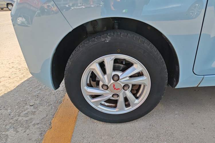 Used Wuling Hongguang MINIEV 2020 Freedom Version Lithium Iron Phosphate Left Front Wheel Hub