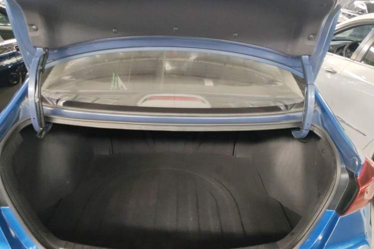 Used Hyundai Elantra (6th Generation / Lingdong) 2016 1.6L Automatic ZhiXuan – Elite Version Trunk