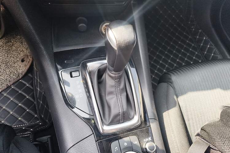 Used Mazda Mazda 3 Axela 2014 Sedan 1.5L Automatic Luxury Model