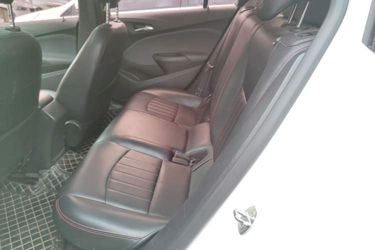 Used Chevrolet Cruze 2018 320 Automatic Pioneer Sunroof Edition
