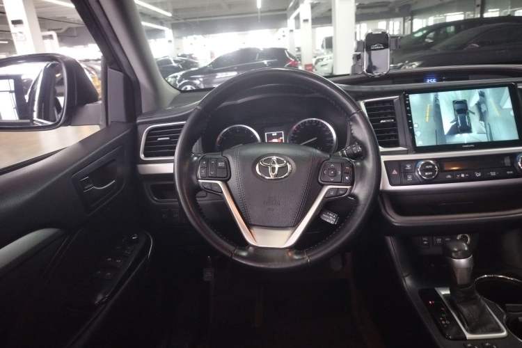Used Toyota Highlander 2018 2.0T Four-Wheel Drive Luxury Version 7 Seats China VI Standard Steering Wheel