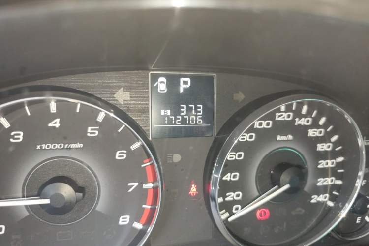 Used Subaru Outback 2012 2.5i Sport Edition Odometer Close Up