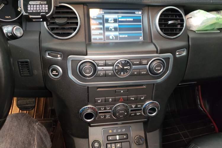 Used Land Rover Discovery 2014 3.0 SDV6 HSE Diesel Edition Audio And AC Panel