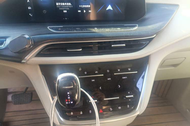 Used Buick GL8 2021 ES Landtrek 653T Comfort Edition Audio And AC Panel