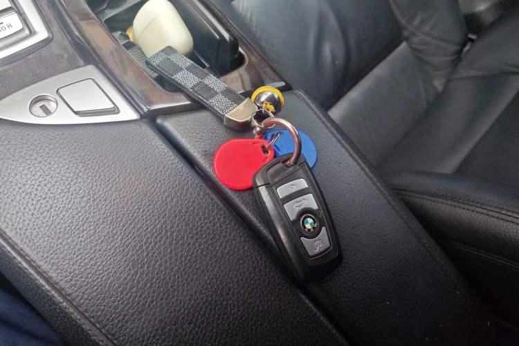 Used BMW 5 Series 2013 525Li Leading Model
