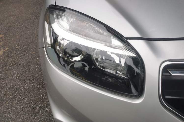 Used Renault Koleos 2012 2.5L Two-Wheel Drive Comfort Edition with Navigation
