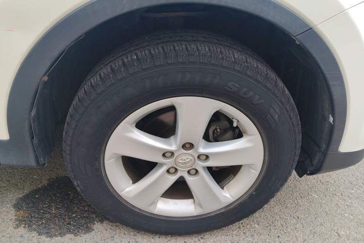 Used Toyota RAV4 2013 2.0L CVT Four-Wheel Drive New Edition