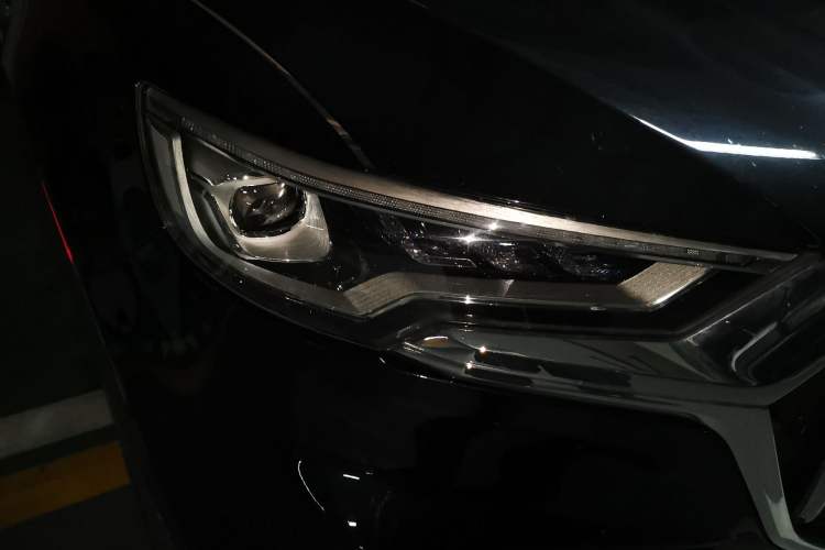 Used Hongqi HS5 2022 Facelifted Version 2.0T Smart Connect Flagship All-Wheel-Drive Edition