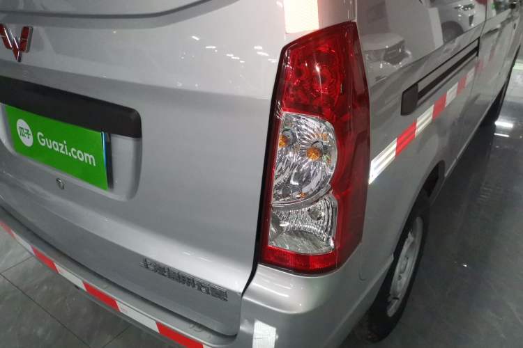 Used Wuling Rongguang S 2023 1.5L Basic Enclosed-Window Vehicle 2 Seats
