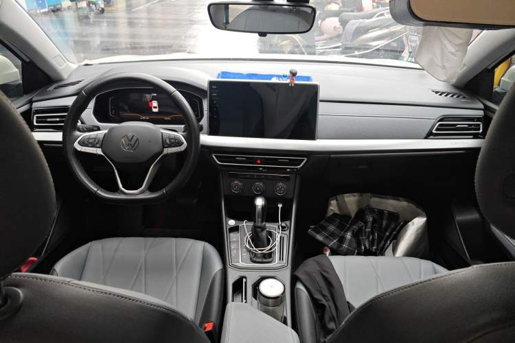 Used Volkswagen Lavida 2023 1.5L Automatic 5 Million Edition Center Console