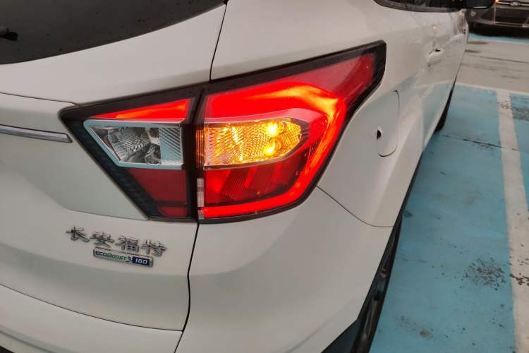 Used Ford Kuga 2019 EcoBoost 180 Two-Wheel-Drive Titanium Plus Model China VI Standard