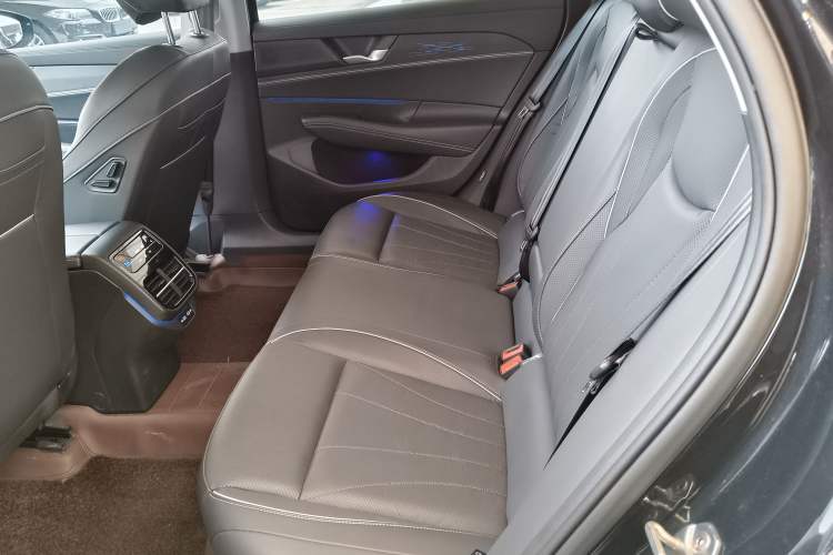 Used Volkswagen Passat 2025 Pro 380TSI Dragon Edition
