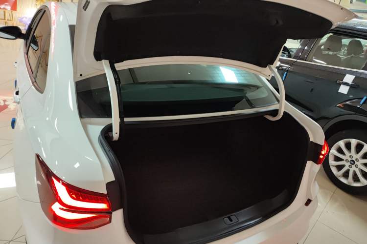 Used Chevrolet Monza 2019 RS 330T Automatic Comfort Edition China VI Standard Trunk