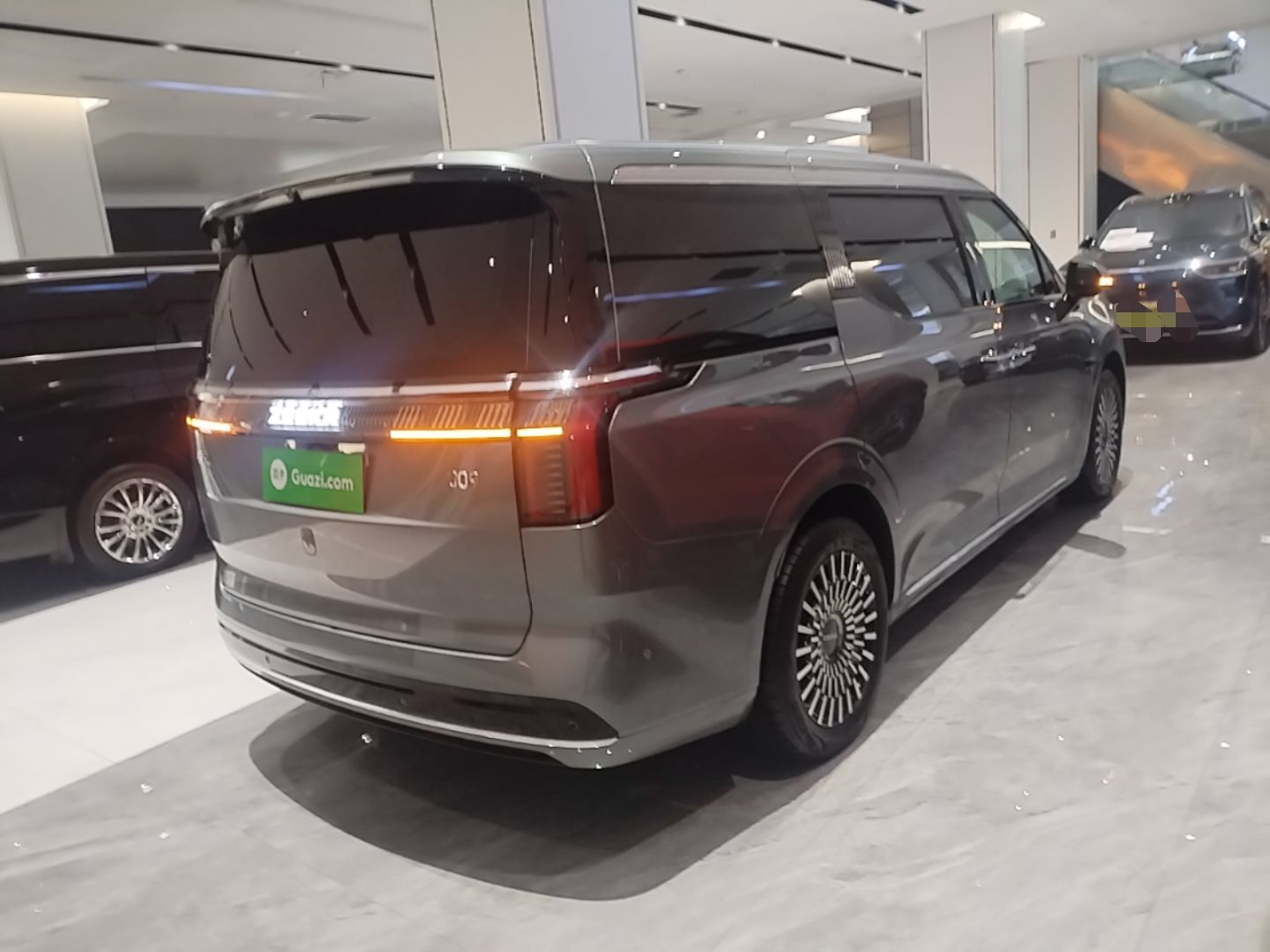 Zeekr 009 2024 7-Seater Aisle Version 108 kWh — снимка 6