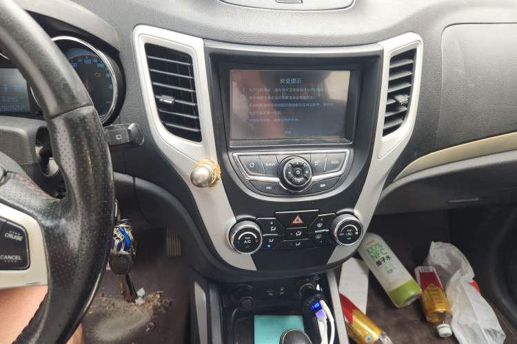 Used CHANGAN CS35 2014 1.6L Automatic Luxury Model China IV Standard Audio And AC Panel
