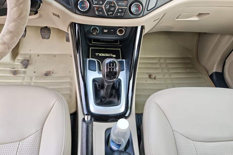 Used Chery Tiggo 5 2014 2.0L Manual - Family Deluxe Edition Gear Lever