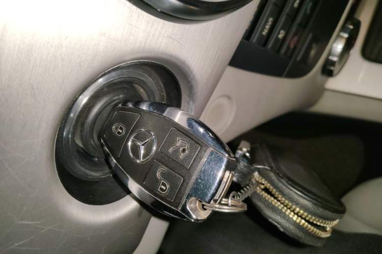 Used Mercedes-Benz GLK-Class 2013 GLK 300 4MATIC Dynamic Sunroof Model
