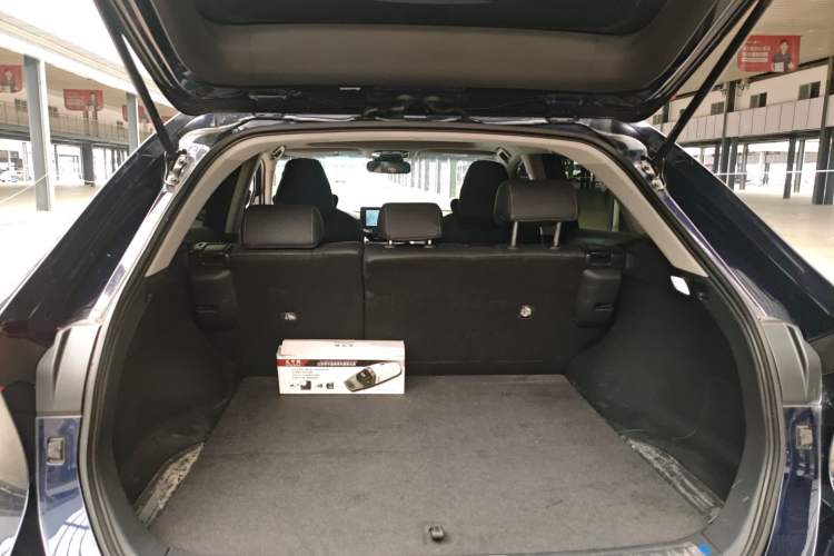 Used Toyota Harrier 2023 2.0L CVT Two-Wheel Drive Entry Version Trunk