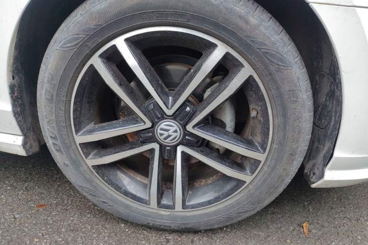 Used Volkswagen Lamando 2021 280TSI DSG Comfort Edition Right Front Wheel Hub