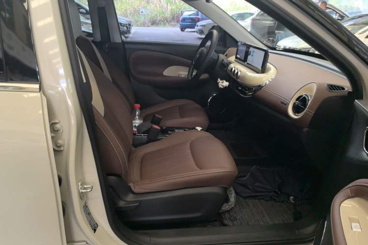 Used Wuling Bingo 2023 333 km Enjoyment Version Right Front Seat