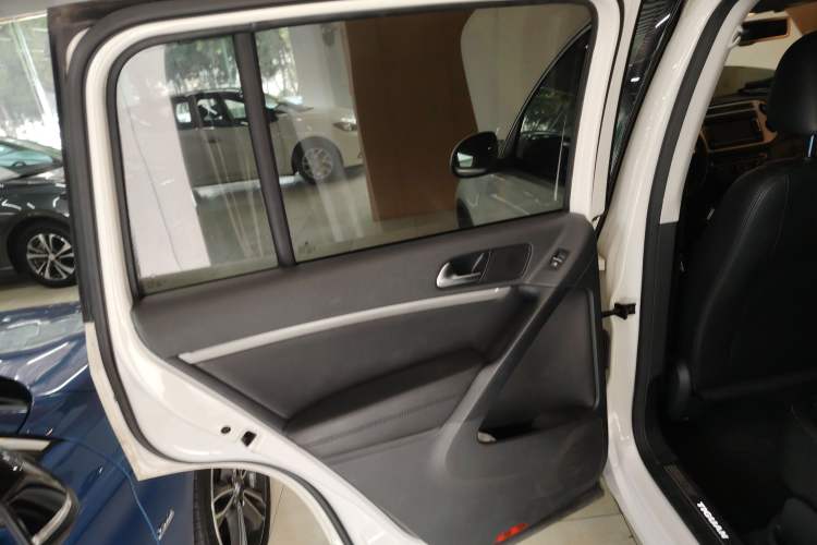 Used Volkswagen Tiguan L 2015 1.8TSI Automatic Two-Wheel Drive Luxury Model