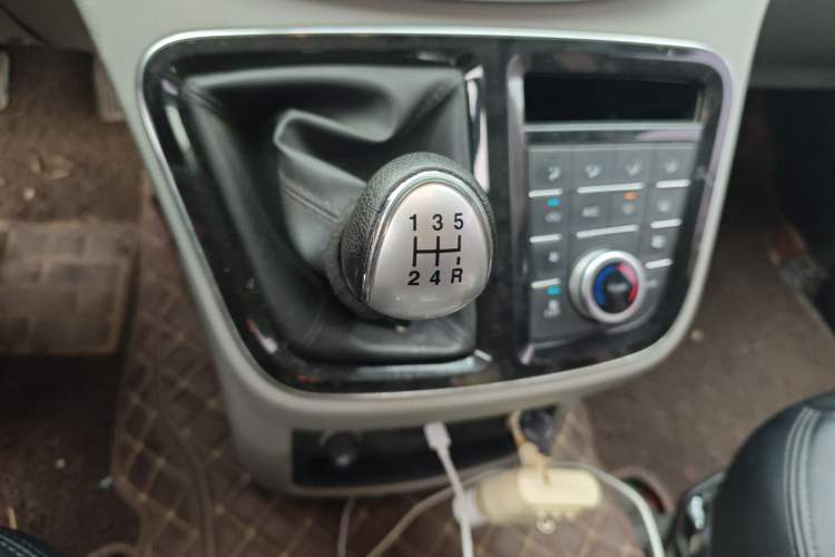 Used JAC Refine M4 2016 2.0L Manual Luxury Version