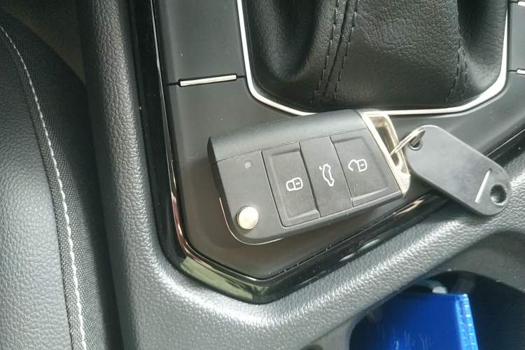 Used Volkswagen Tiguan L 2024 Outstanding Model 330TSI Automatic Two-Wheel Drive R-Line Dragon Glory Edition Vehicle Key