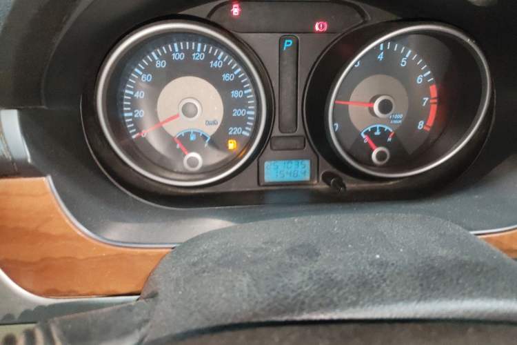 Used Buick Excelle 2011 1.6LX-AT Odometer Close Up