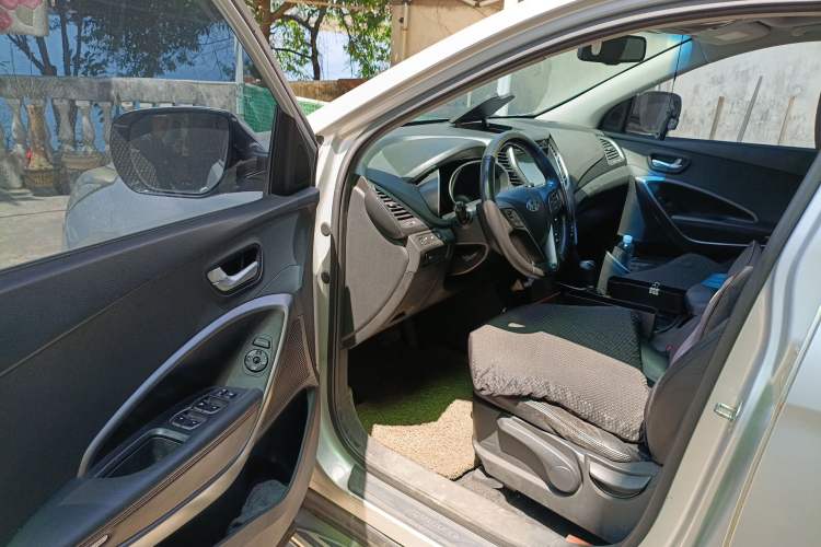 Used Hyundai Santa Fe 2013 2.4L Automatic 2WD Comfort Edition