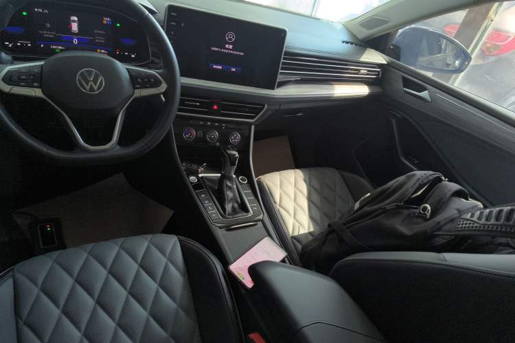 Used Volkswagen Sagitar 2023 280TSI DSG Beyond Lite Edition Gear Lever