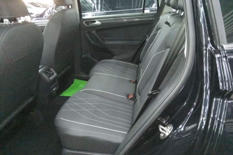 Used Volkswagen Tiguan L 2025 Model Outstanding Version 330TSI Automatic Two-Wheel Drive R-Line Longyao Edition
