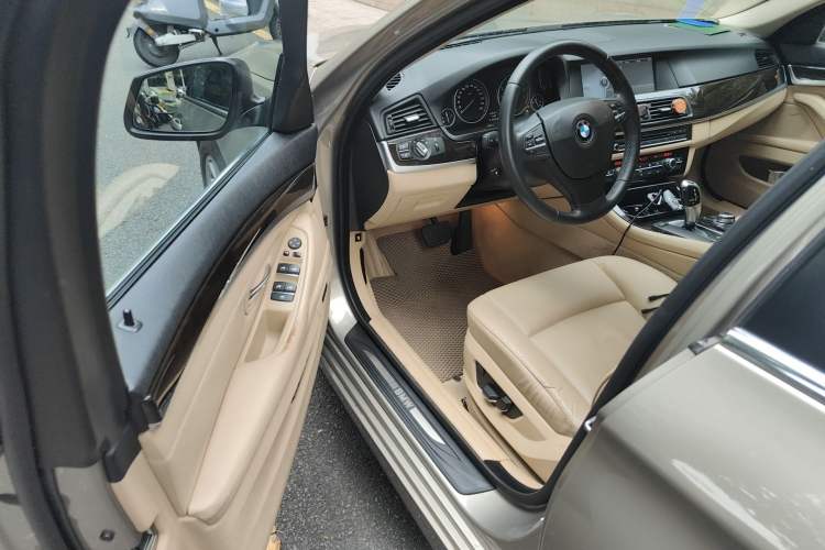 Used BMW 5 Series 2011 523Li Luxury Model
