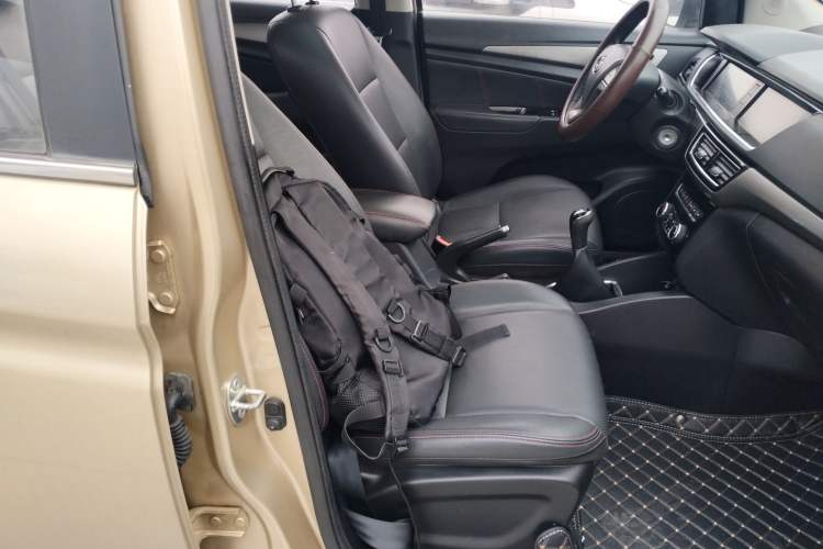 Used CHANGAN KAICHENG Oushang A600 2016 1.5L Manual Luxury 7-Seater Right Front Seat