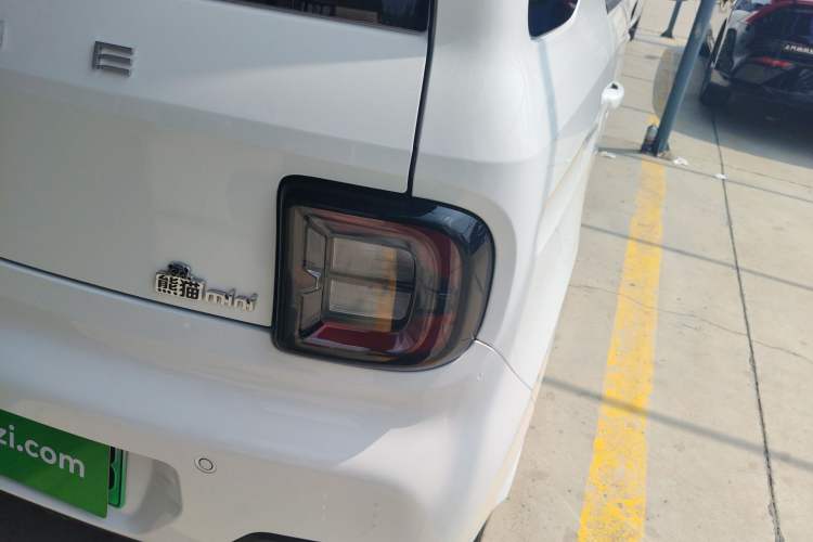 Used Geely Galaxy Panda 2024 Panda Mini 200km Endurance Bear Right Rear Taillight