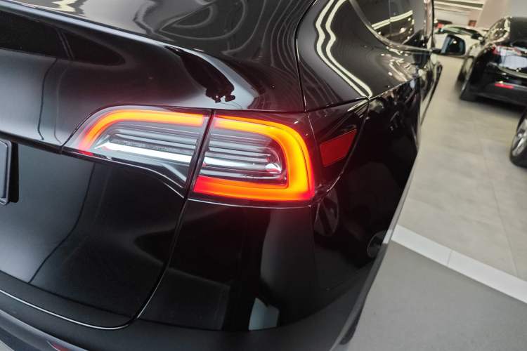Used Tesla Model Y 2023 Rear-Wheel-Drive Version Right Rear Taillight