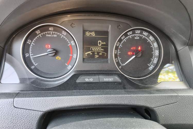 Used Skoda Rapid Spaceback 2016 1.6L Manual Front-Wheel-Drive Version