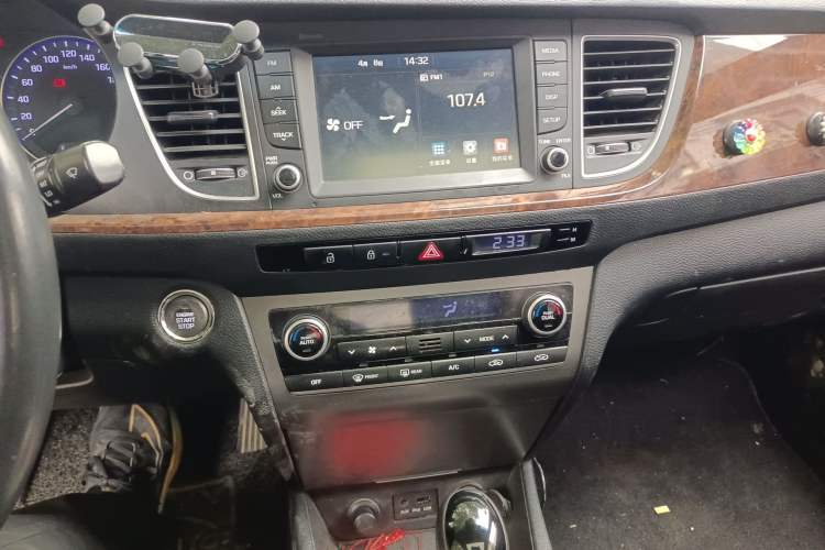 Used Hyundai Mistra 2014 1.8L Automatic Deluxe DLX Model Audio And AC Panel