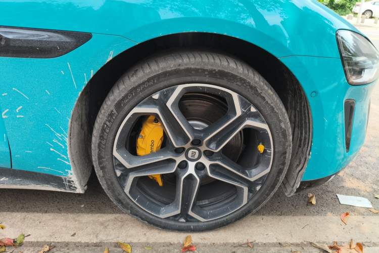 Used Xiaomi Auto SU7 2024 Four-Wheel Drive Ultra-Long Range Advanced Intelligent Driving Max Edition Right Front Wheel Hub