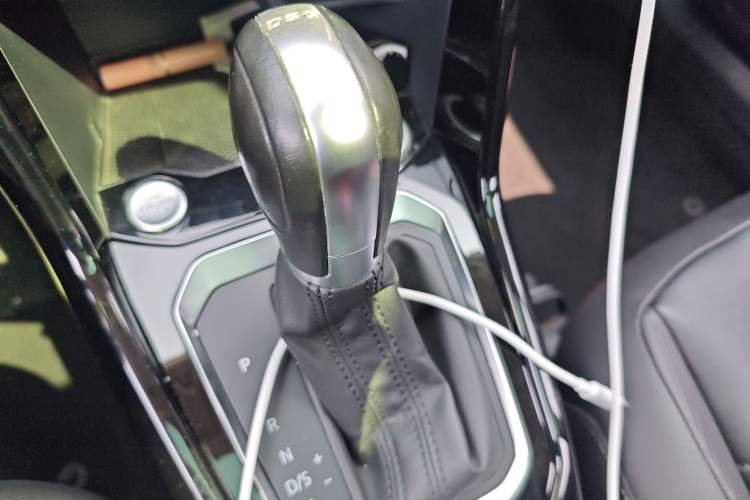 Used Volkswagen T-ROC 2018 280TSI DSG Two-Wheel Drive Comfort Version China VI Standard