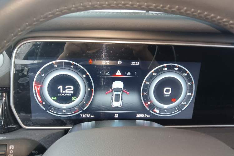 Used Hongqi HS5 2022 Facelifted Version 2.0T Smart Connect Flagship All-Wheel-Drive Edition Instrument Cluster