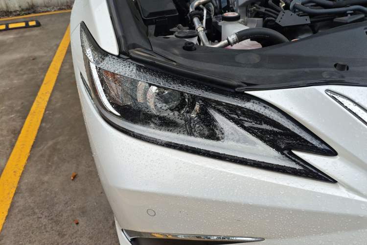 Used Lexus ES 2022 300h Excellence Edition